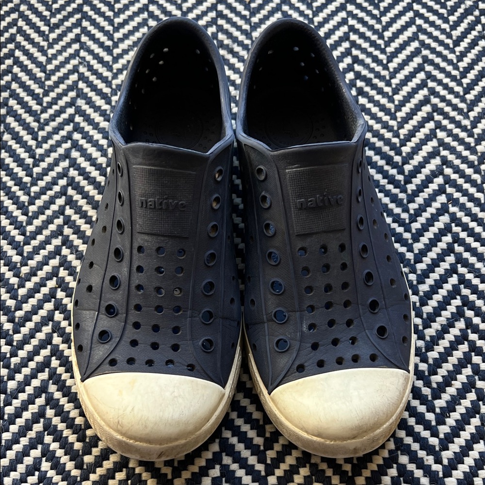 Native Kids Size J2 Water Shoes